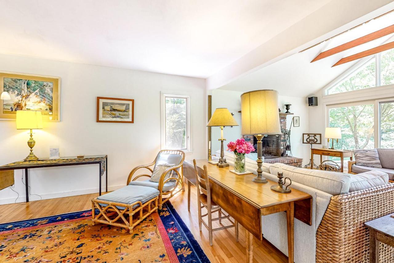 Hillside Oak Villa Chilmark Екстериор снимка