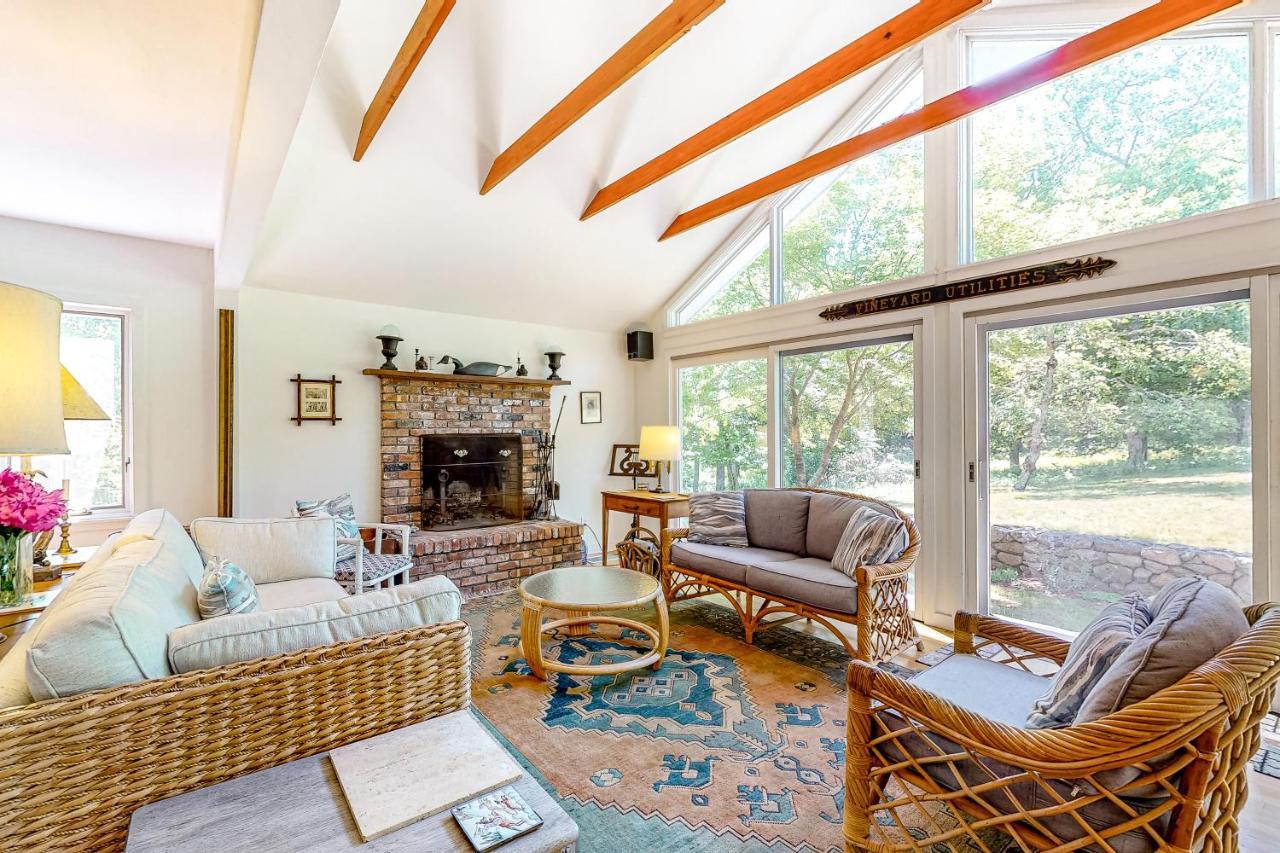 Hillside Oak Villa Chilmark Екстериор снимка