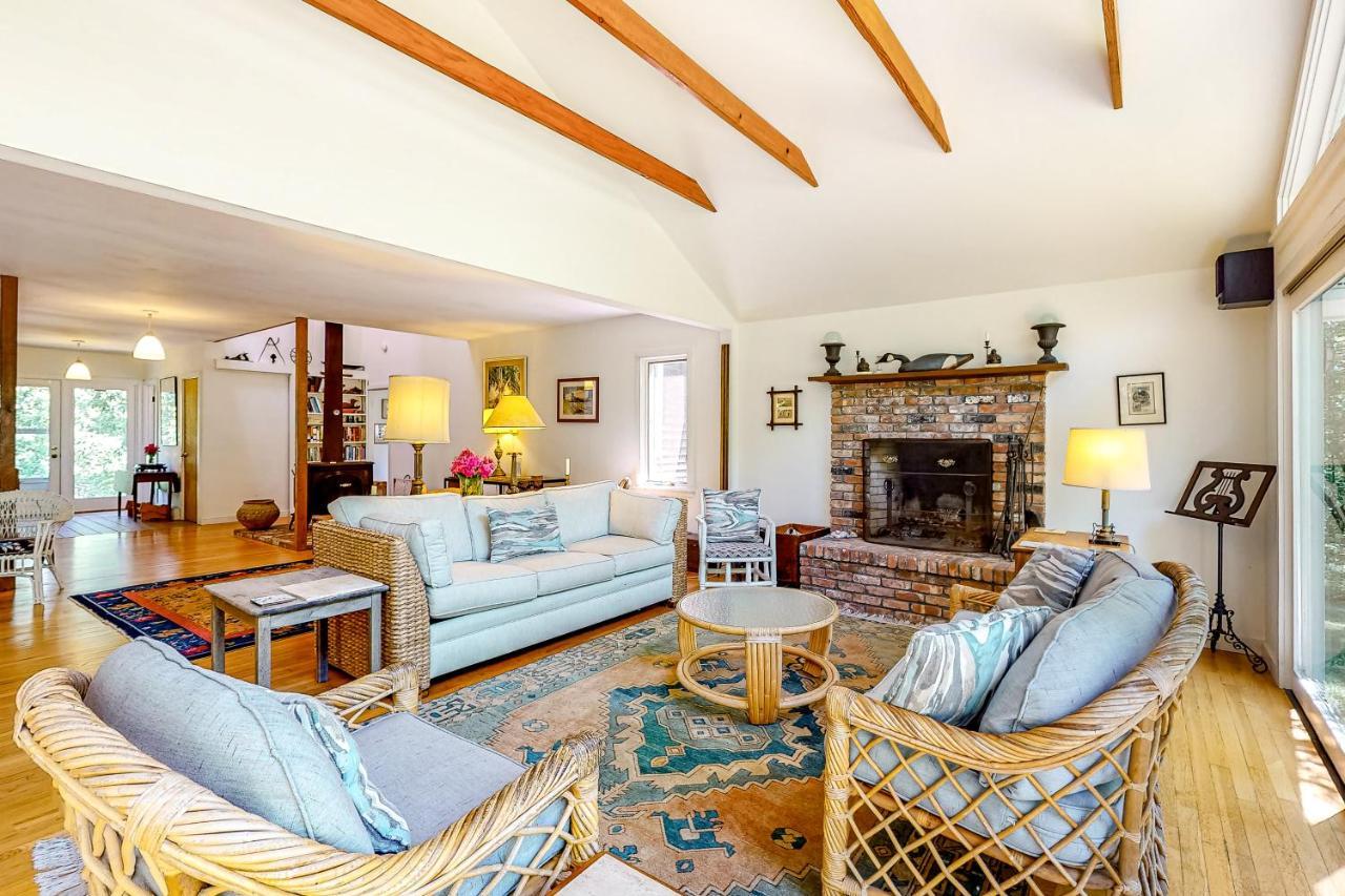 Hillside Oak Villa Chilmark Екстериор снимка