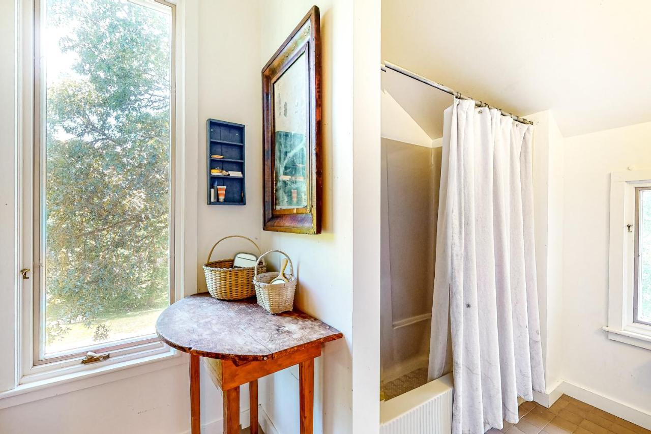 Hillside Oak Villa Chilmark Екстериор снимка