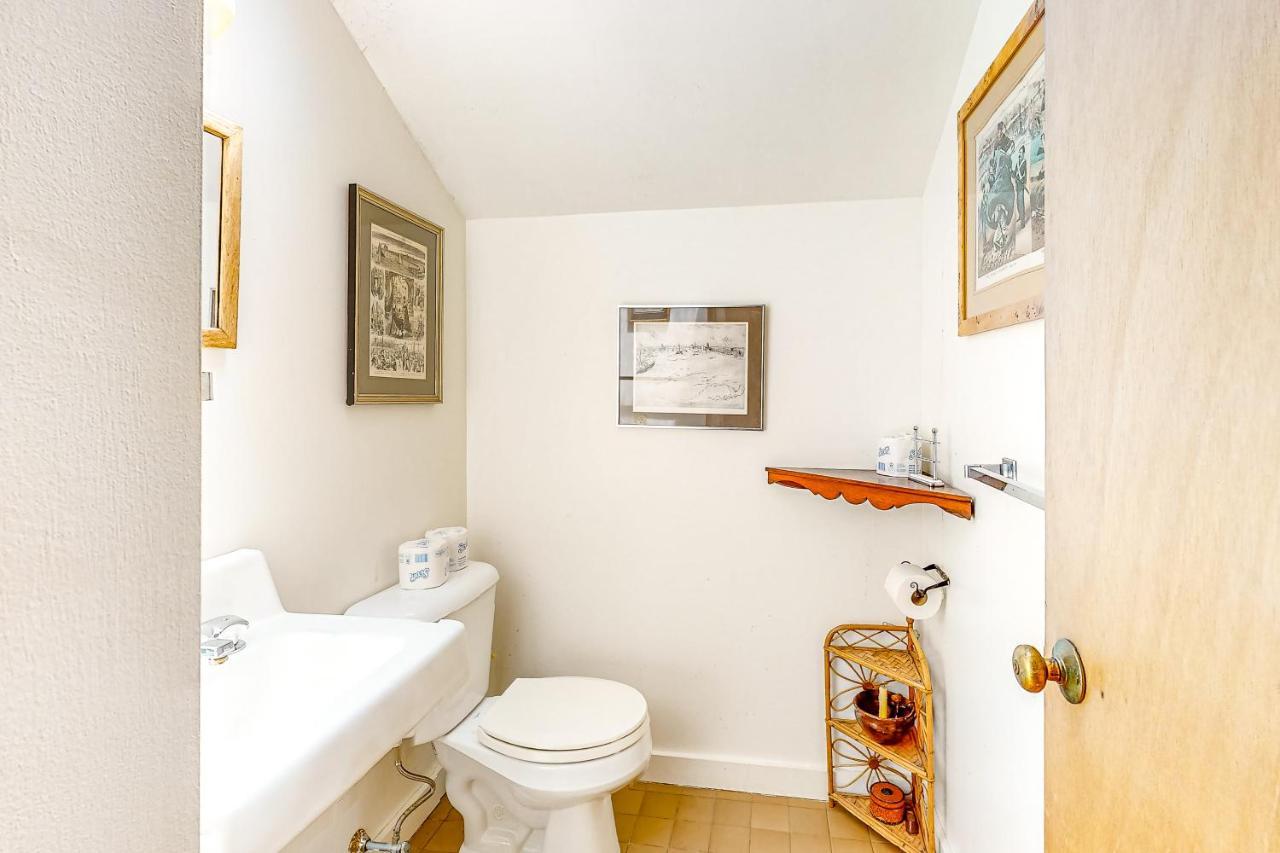 Hillside Oak Villa Chilmark Екстериор снимка