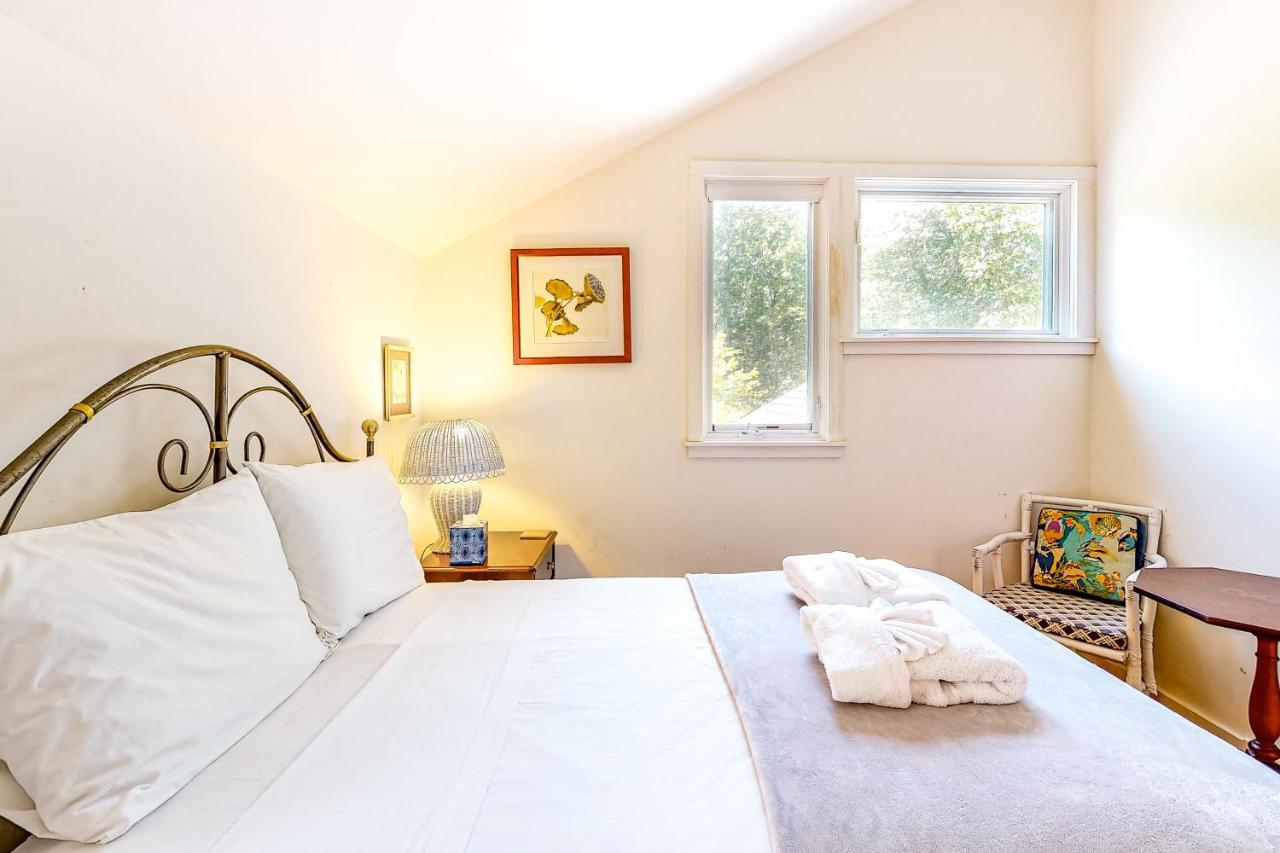 Hillside Oak Villa Chilmark Екстериор снимка