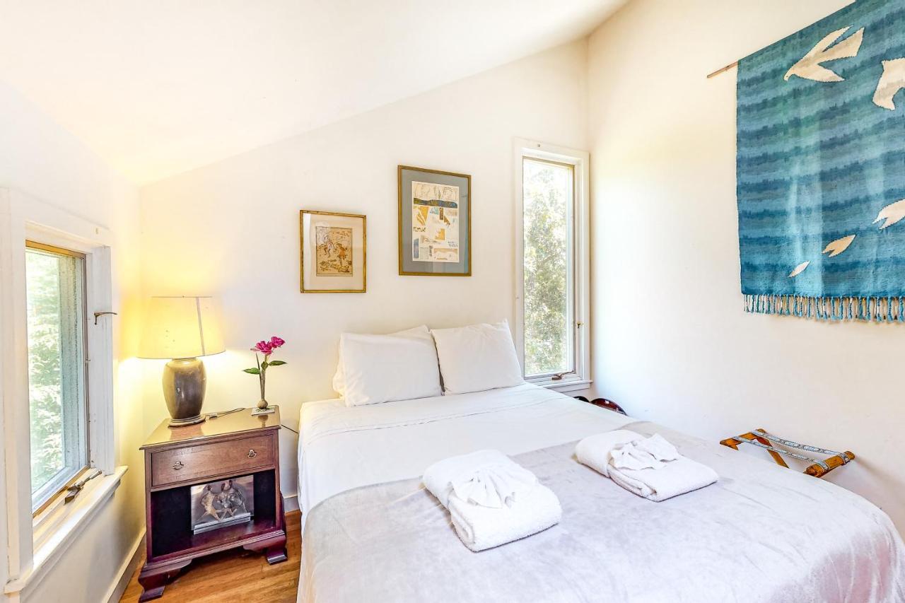 Hillside Oak Villa Chilmark Екстериор снимка
